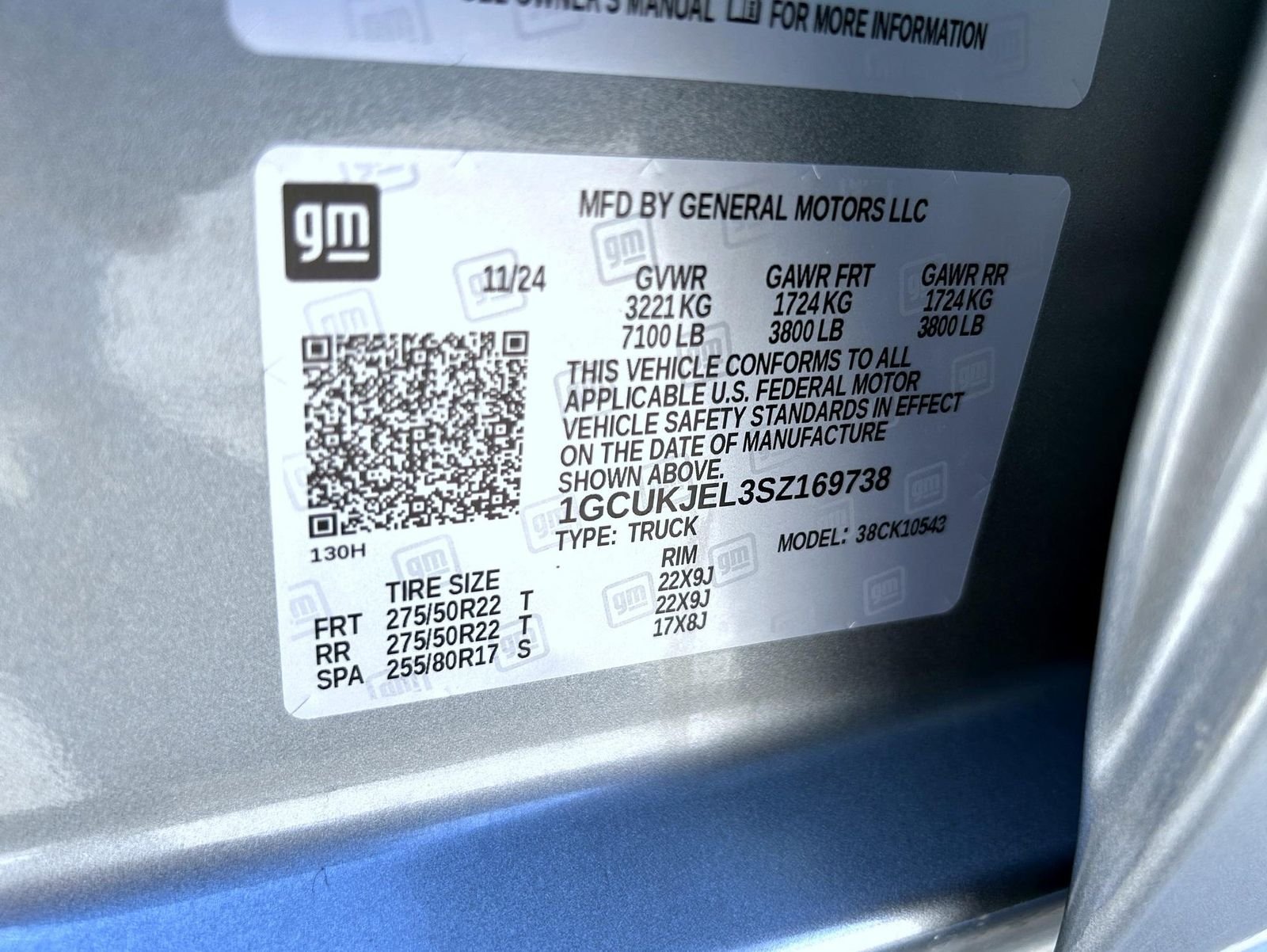 Used 2025 Gray Chevrolet High Country image 25