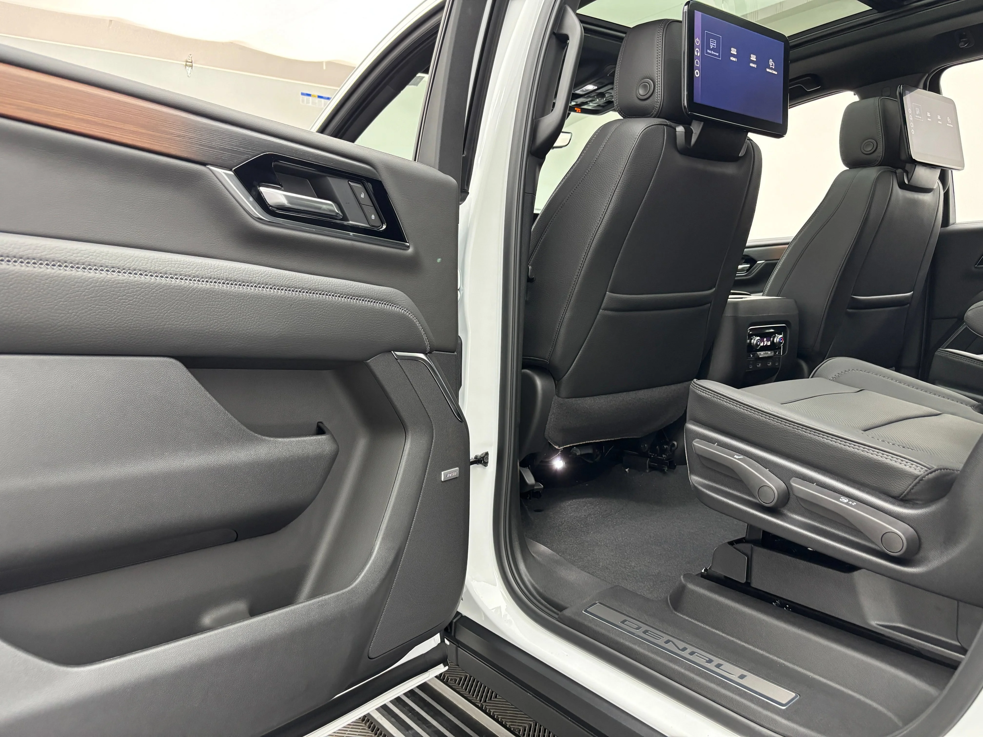 2026 GMC Yukon XL Denali - Photo 48