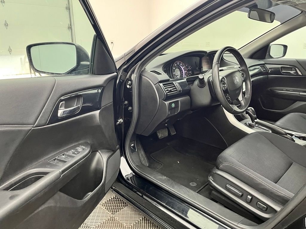 Used 2015 Alabaster Silver Metallic Honda Sport image 15