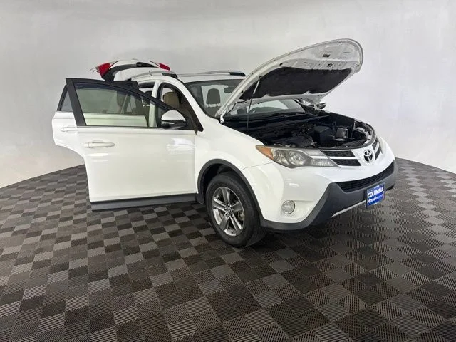 Used 2015 White Toyota XLE image 15