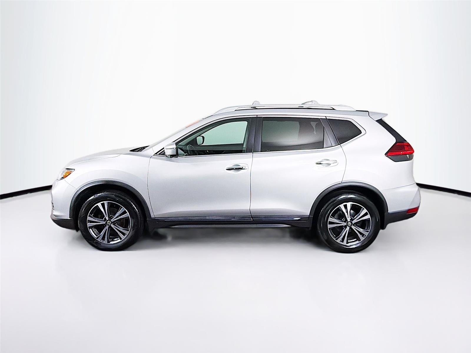 Used 2017 Brilliant Silver Nissan SL image 8