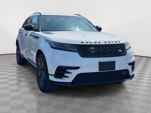 Used 2025 White Land Rover Dynamic SE image 4