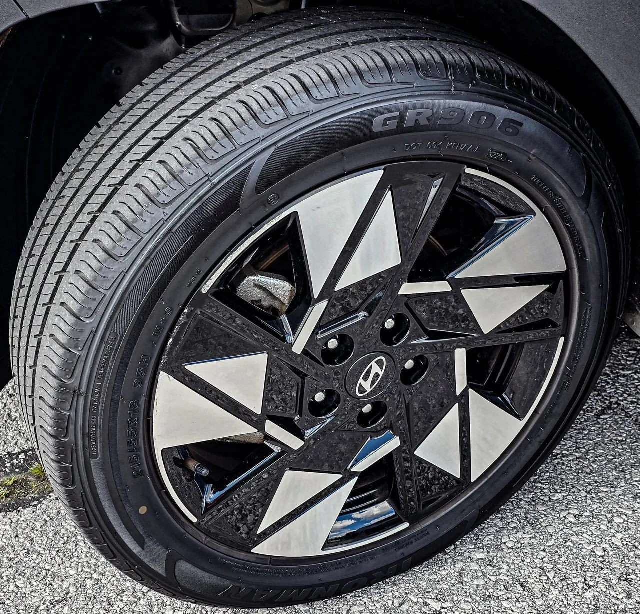 Used 2025  Hyundai SEL image 9