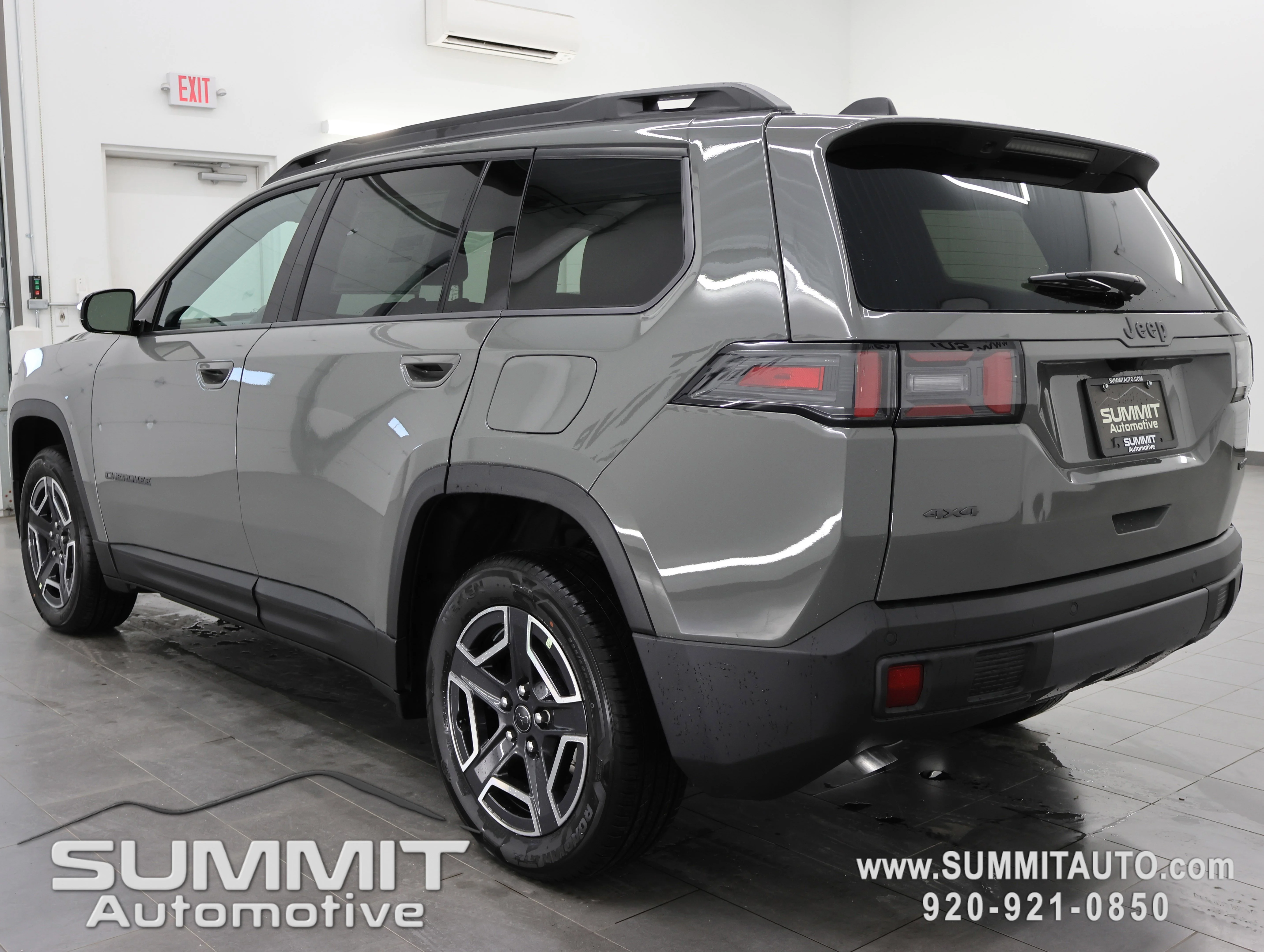 New 2026 Sting-Gray Clearcoat Jeep Laredo image 5