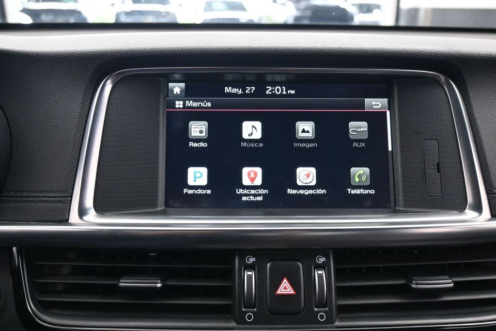 Used 2016 Snow White Pearl Kia SXL image 24