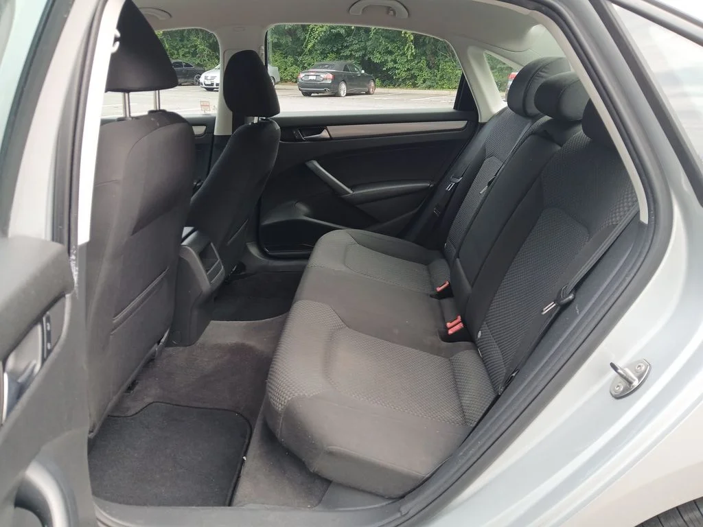 Used 2012 Silver Volkswagen 2.5 S image 22