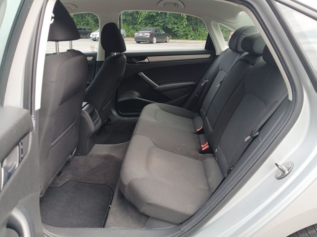 Used 2012 Silver Volkswagen 2.5 S image 22