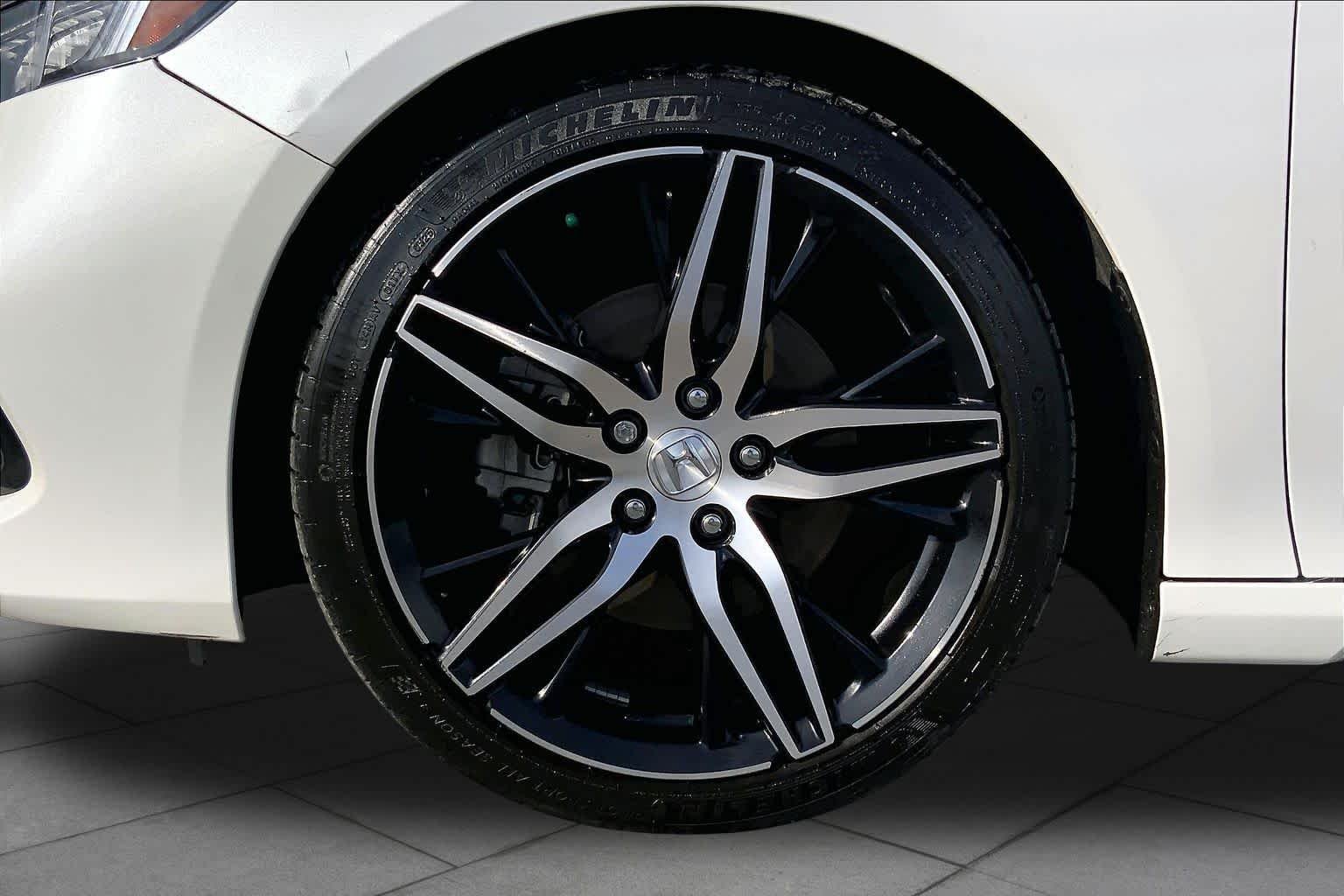 Used 2021 Platinum White Pearl Honda Touring image 11