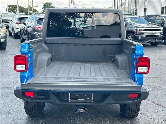 Used 2022 Blue Jeep Overland image 11