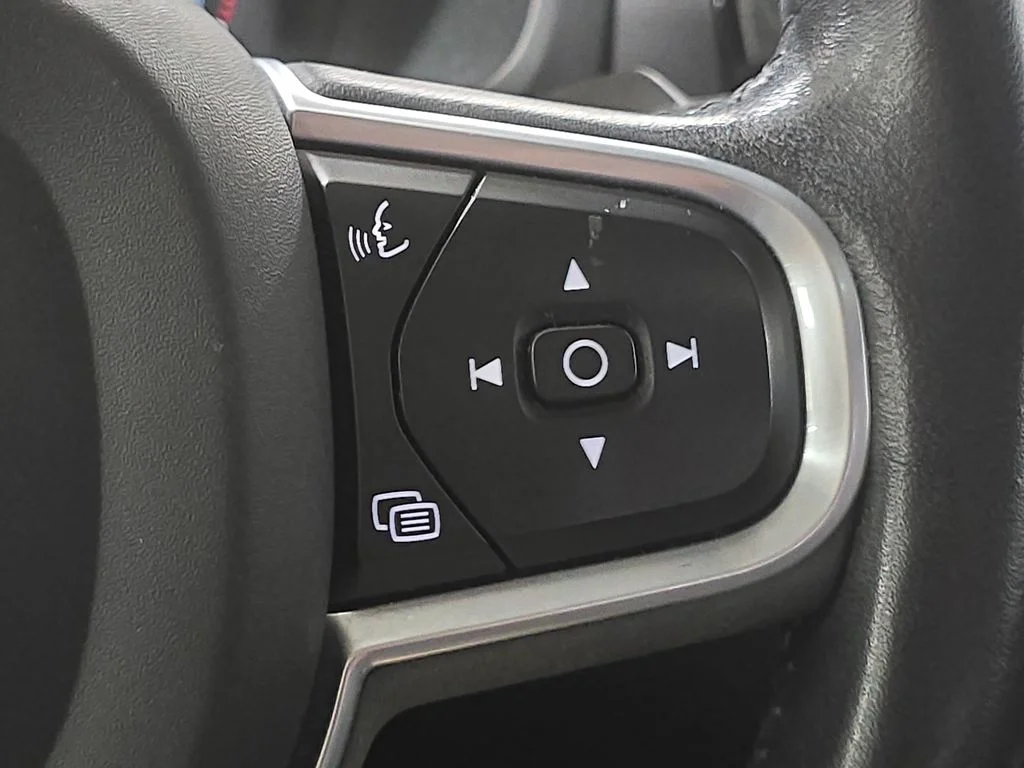 Used 2020 Pine Gray Metallic Volvo T6 Momentum image 16