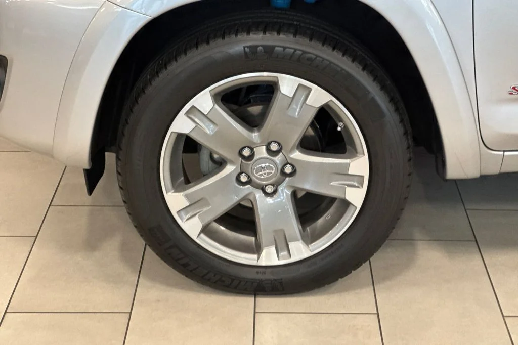 Used 2012 Silver Toyota Sport image 31