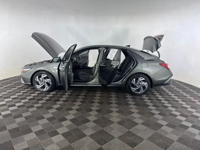 Used 2025 Gray Hyundai SEL Sport image 12