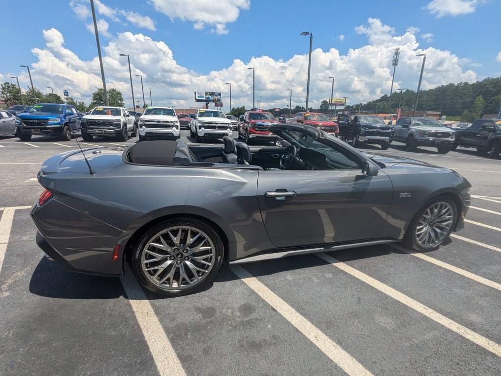 Used 2024  Ford GT Premium image 4