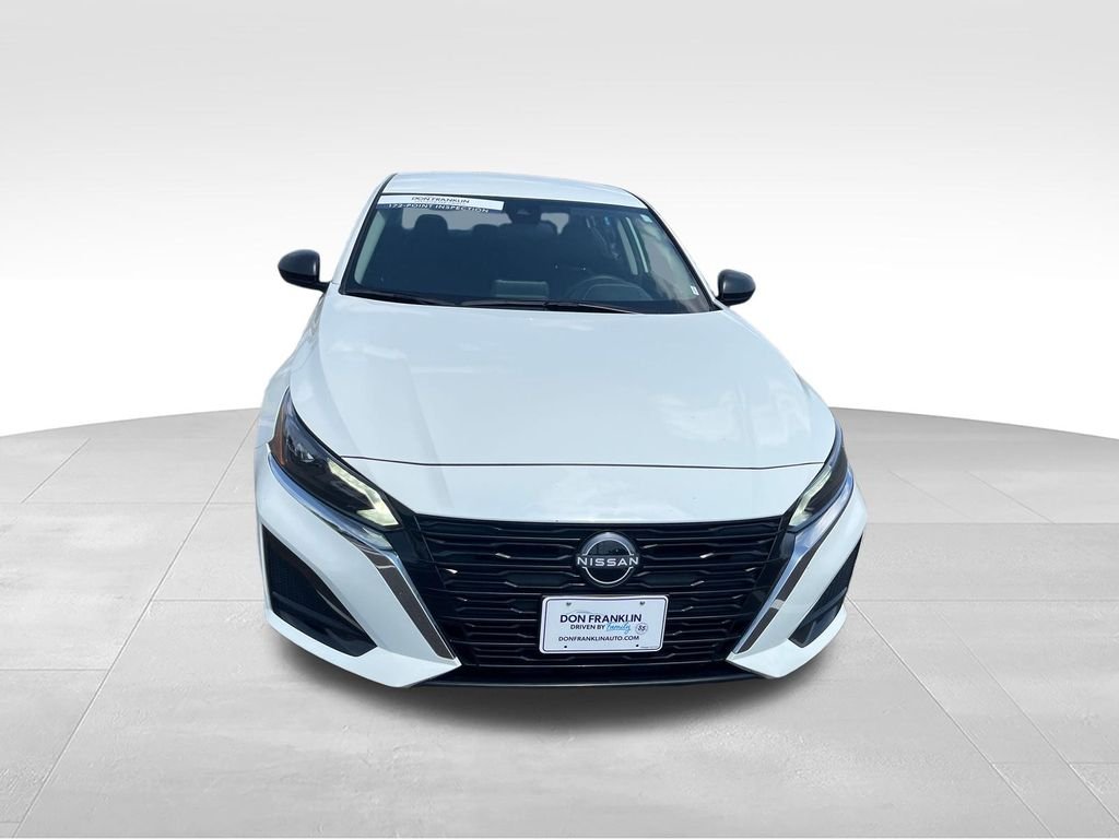 Used 2025 White Nissan 2.5 SV image 8