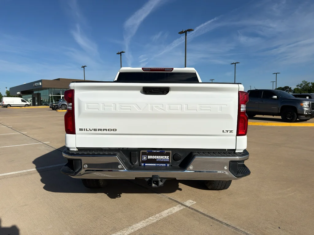 Used 2025 Summit White Chevrolet LTZ image 7