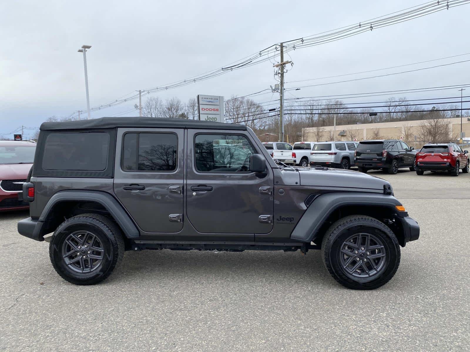 Certified Used 2025 Granite Crystal Metallic Clearcoat Jeep Sport S image 2