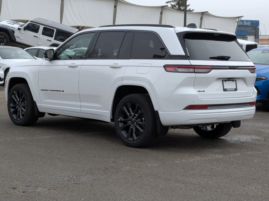 New 2026 White Jeep Limited Reserve - - 4x4 - CommandView Sunroof - Leather Seats - Adaptive Cruise Control & More! image 5