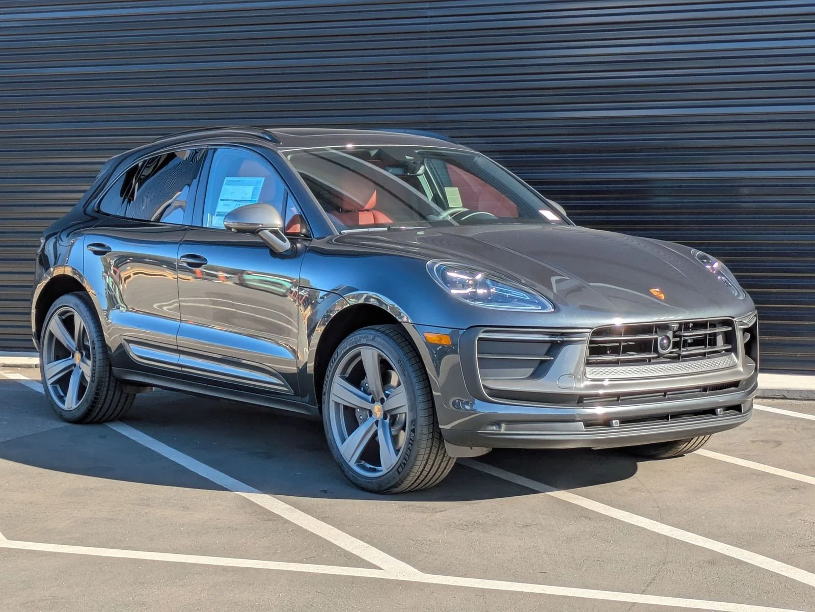 2026 Porsche Macan T - Photo 9