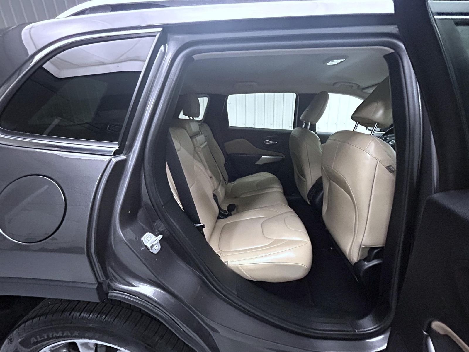 Used 2018 Gray Jeep Limited image 18
