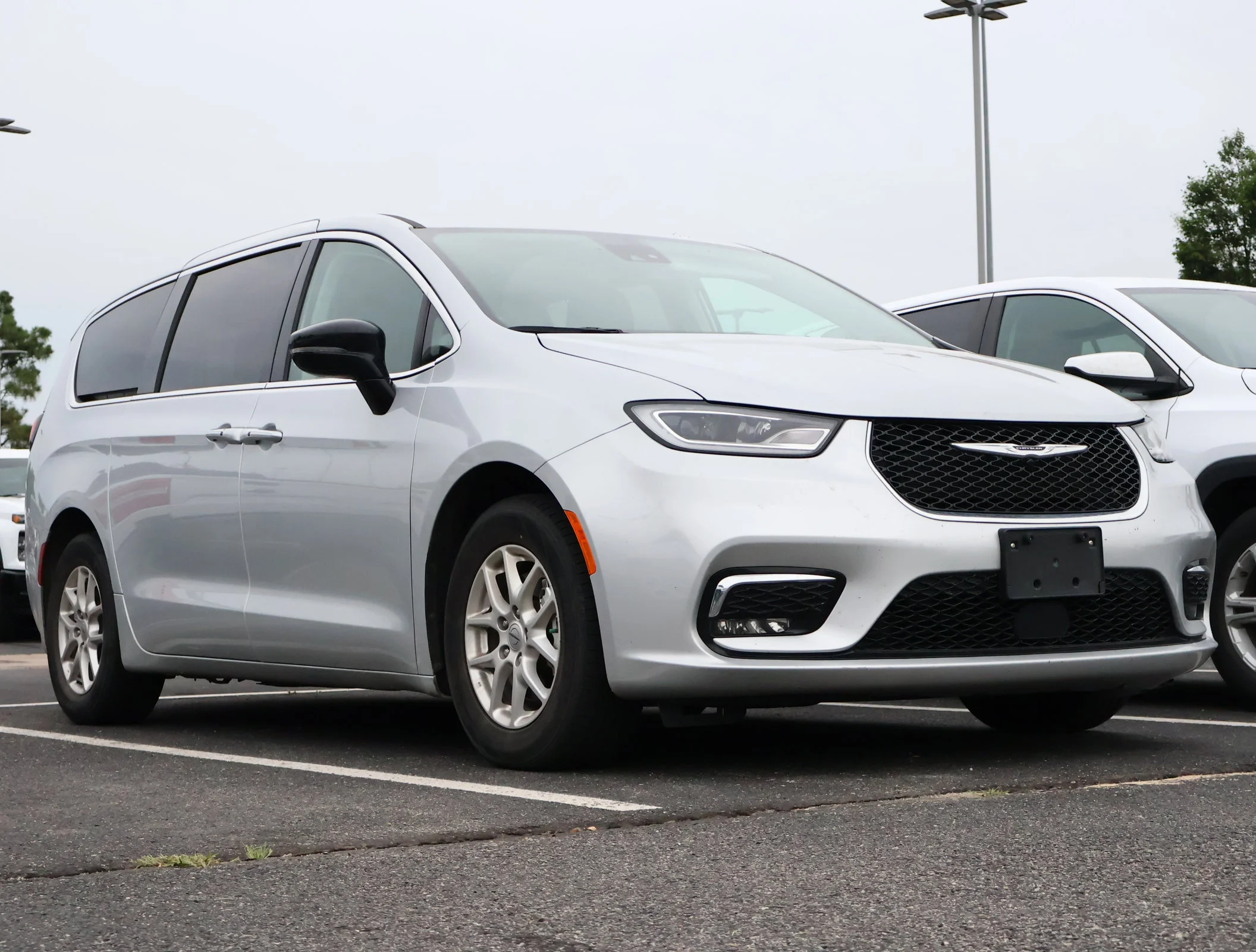 2024 Chrysler Pacifica Touring L's photo