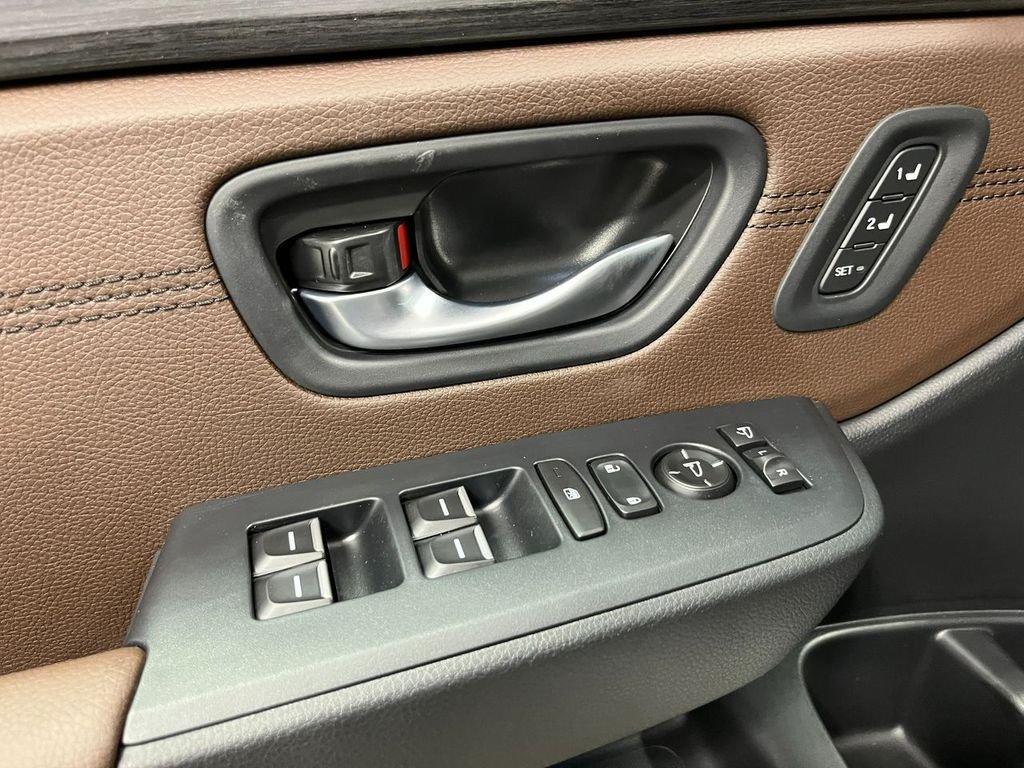 New 2026 Platinum White Pearl Honda Touring image 13