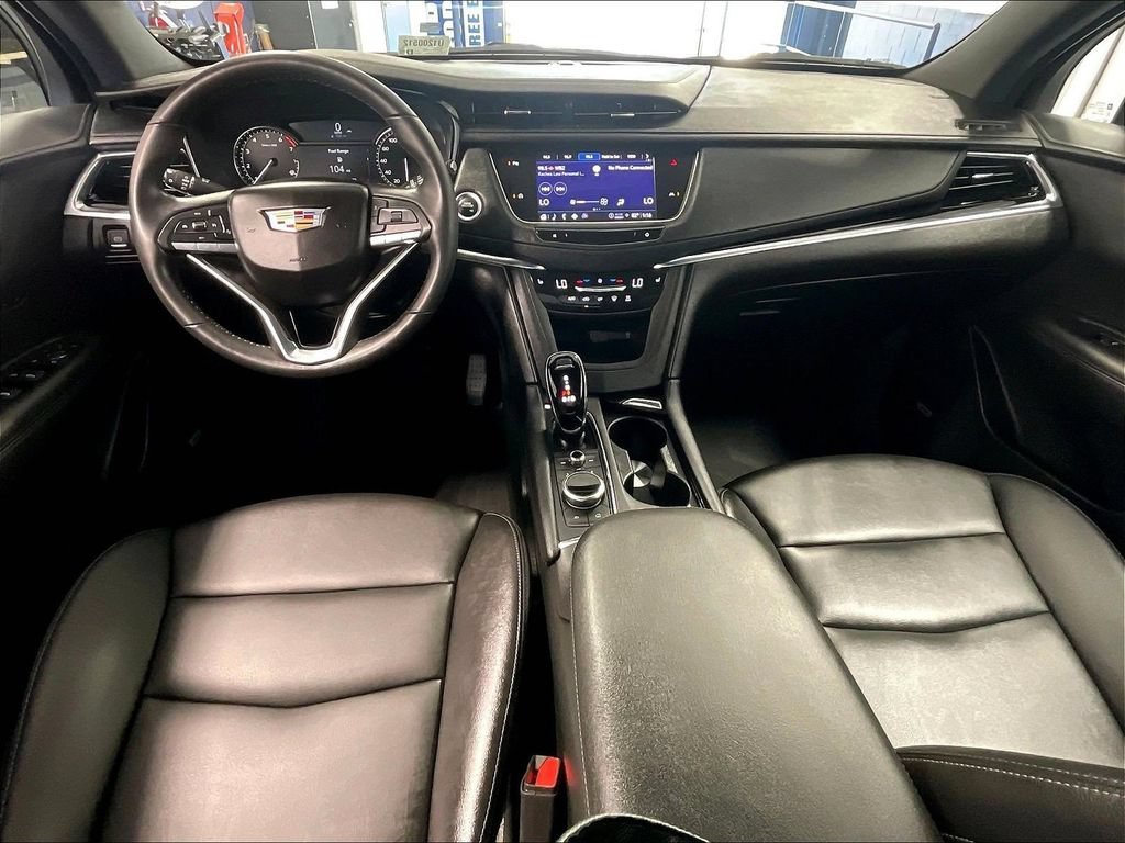Used 2024 Crystal White Tricoat Cadillac Luxury image 22