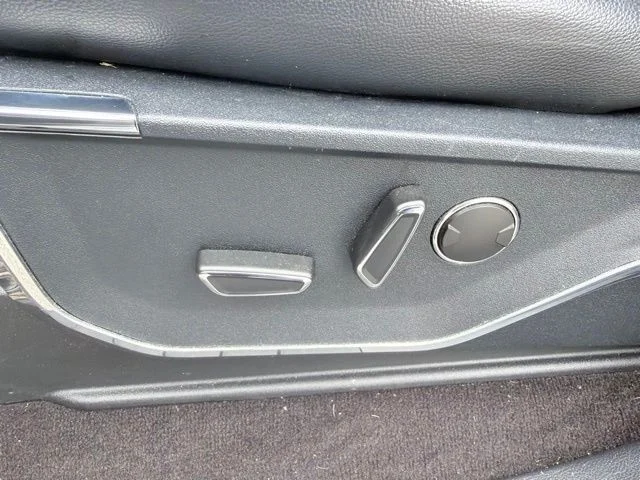 Used 2021 Gray Metallic Ford Lariat image 19