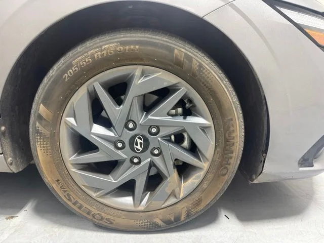 Used 2024 Beige Hyundai SEL image 4