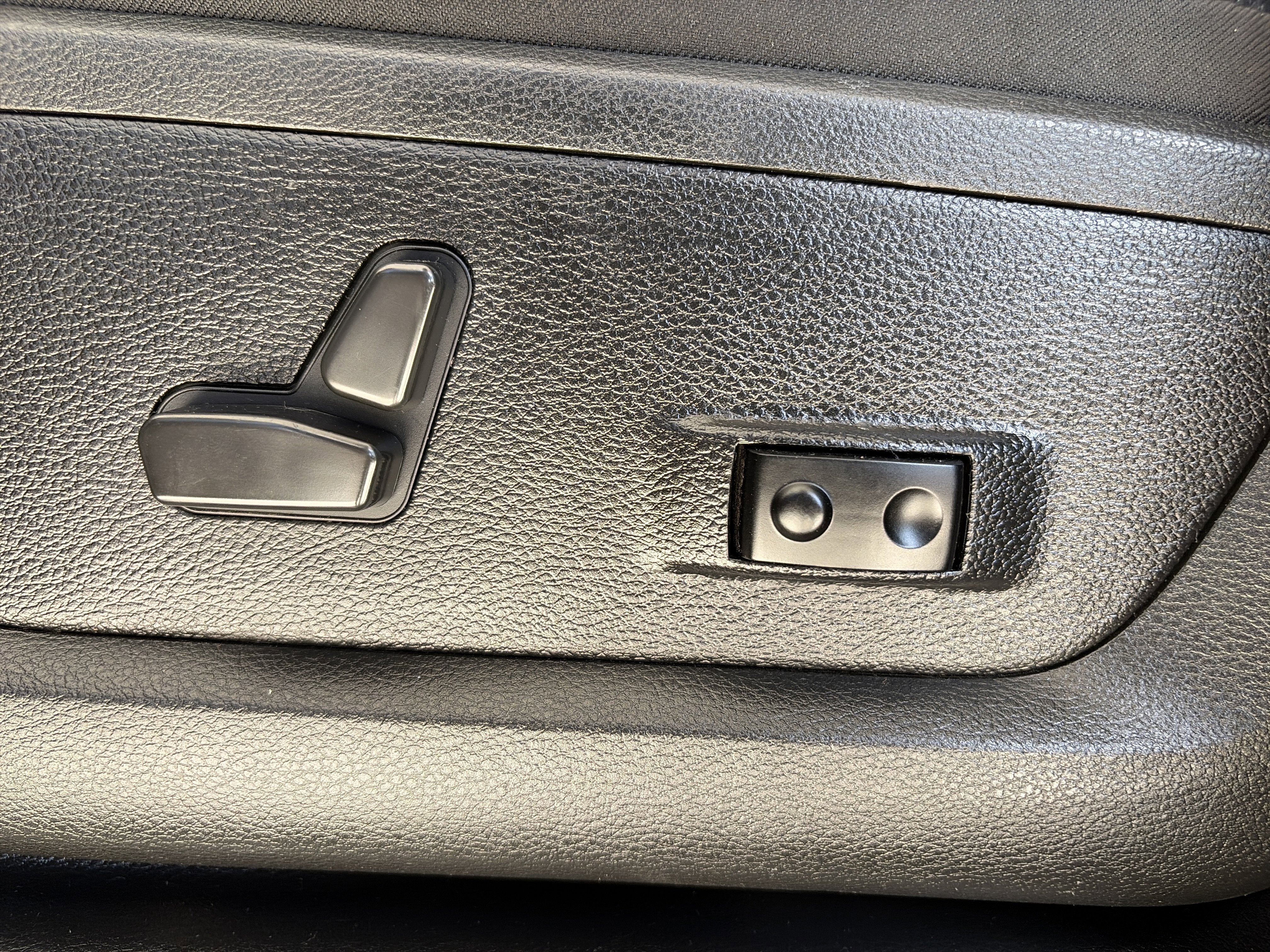 Used 2022 White Ram Laramie image 14