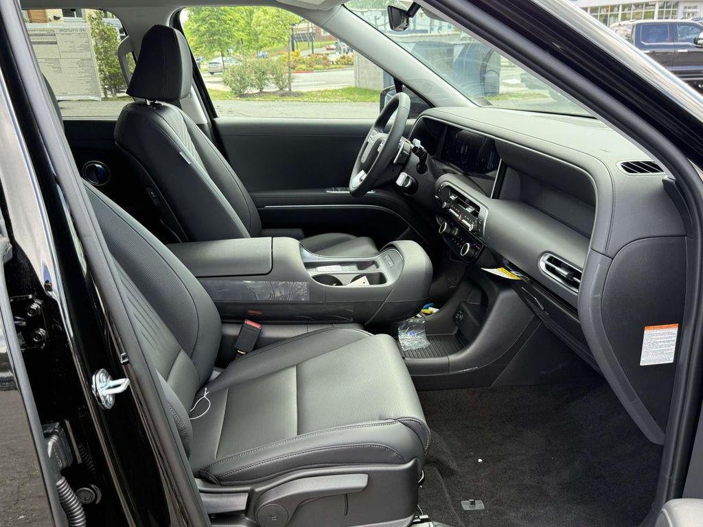 New 2026 Abyss Black Hyundai Blue SEL 7P image 15