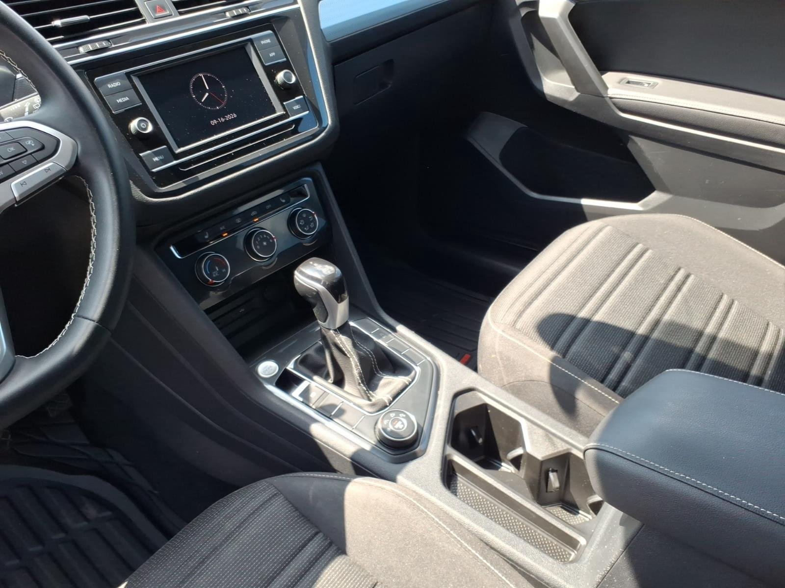 Used 2023  Volkswagen S image 21