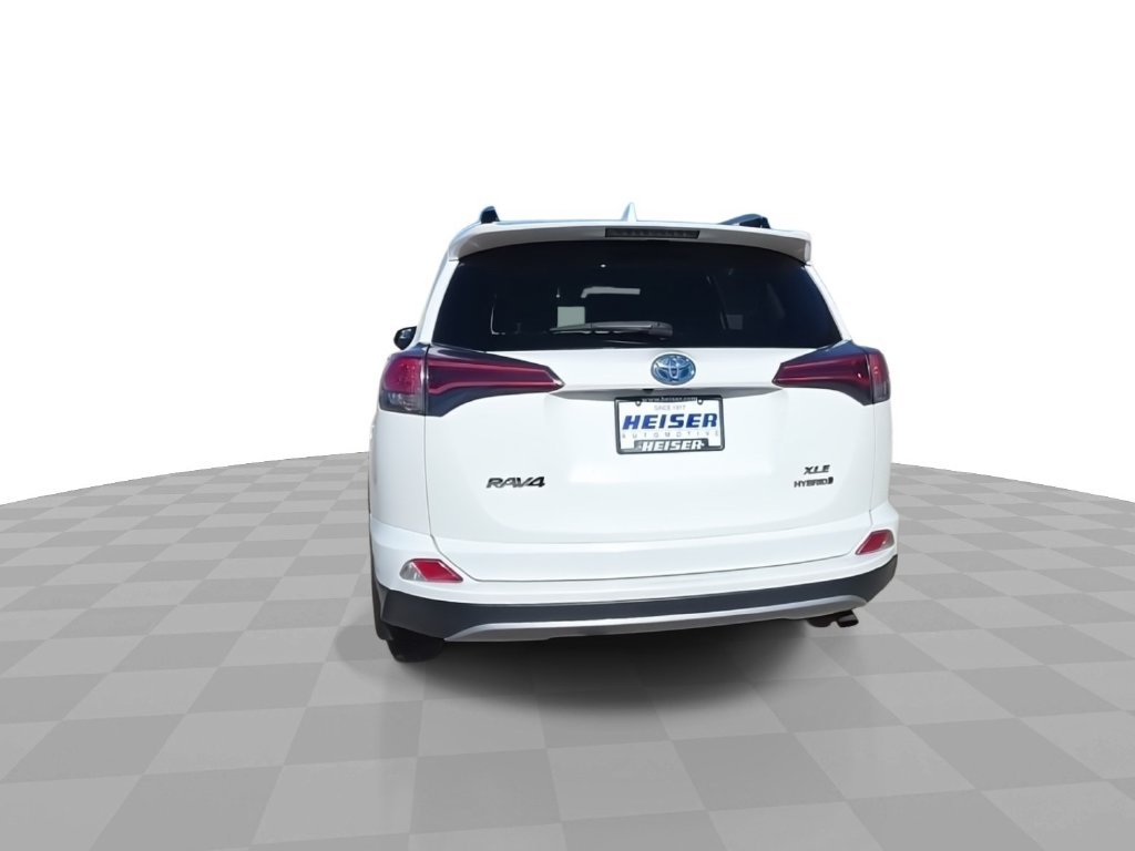 Used 2018 White Toyota XLE image 7