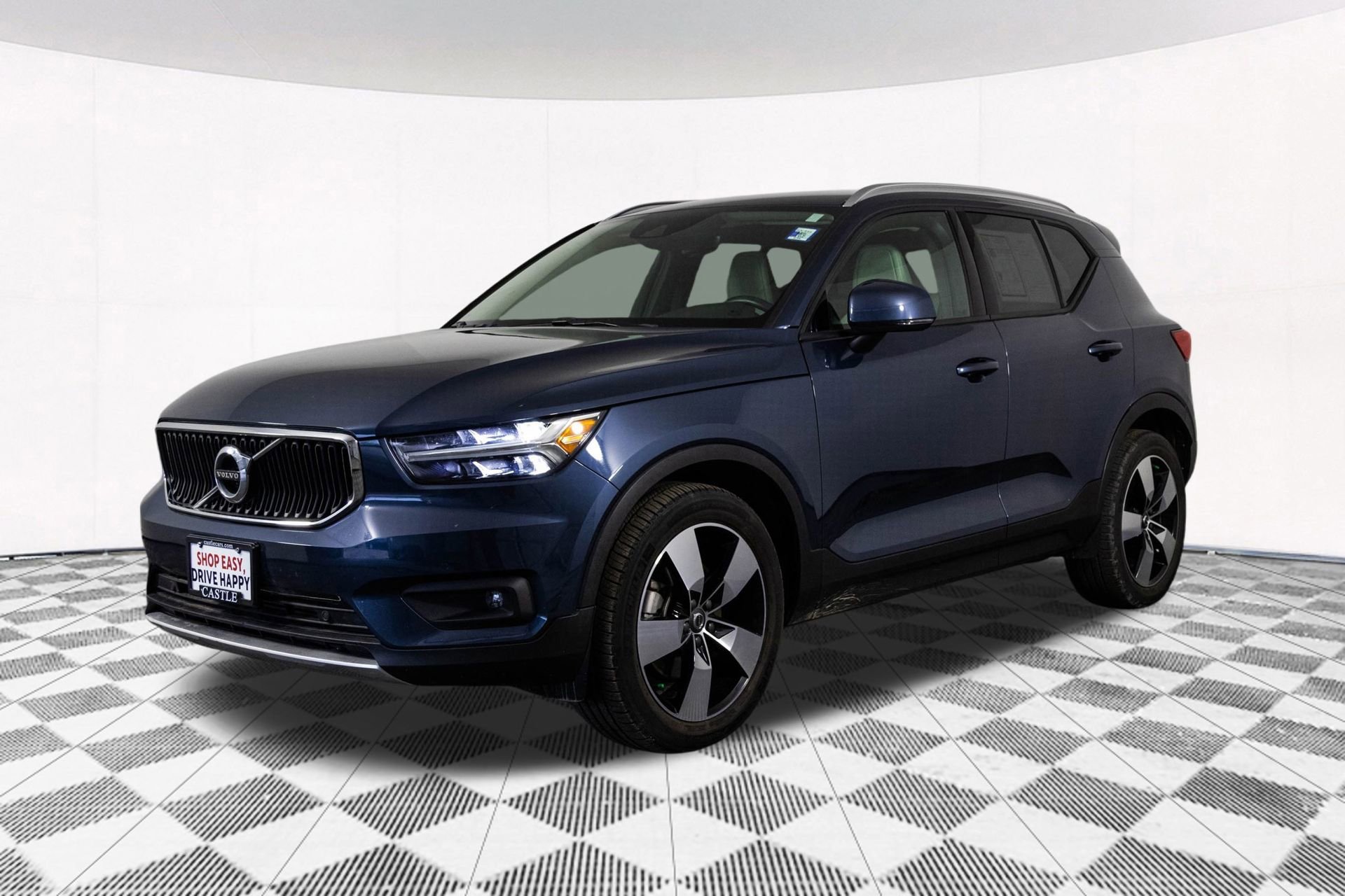 2021 VOLVO XC40 - Image 8