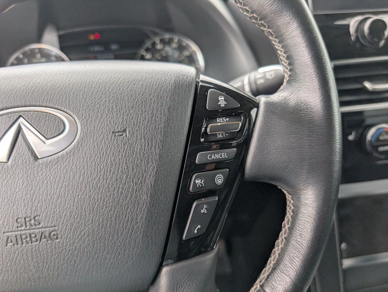 Used 2024 Anthracite Gray INFINITI LUXE image 32