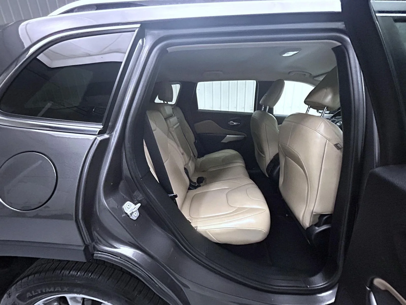 Used 2018 Gray Jeep Limited image 18