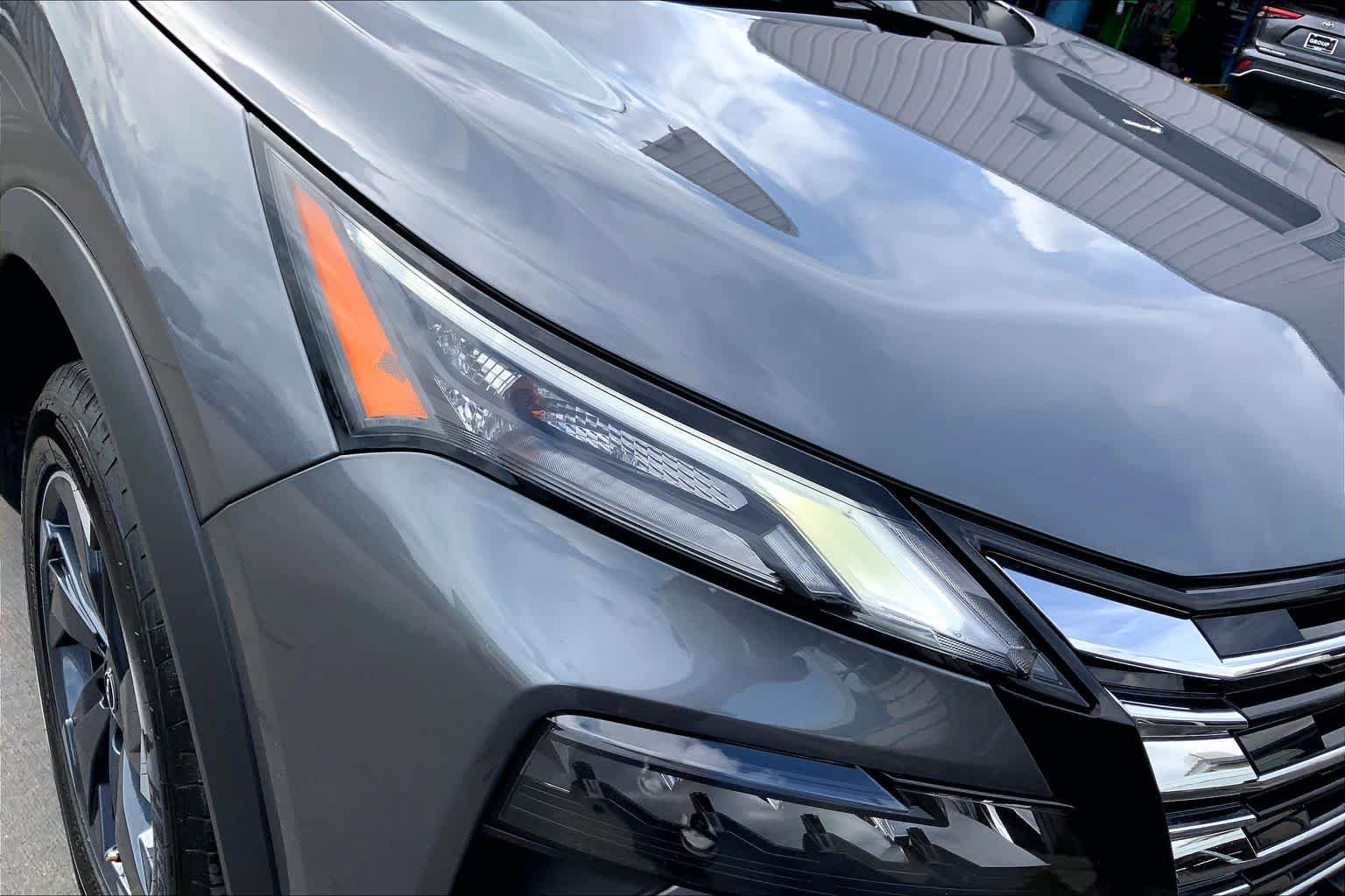 Used 2025 Gun Metallic Nissan SV image 27