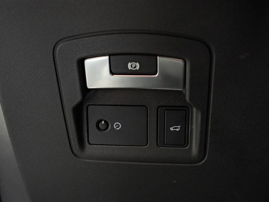 Used 2019 Santorini Black Metallic Land Rover R-Dynamic SE image 44