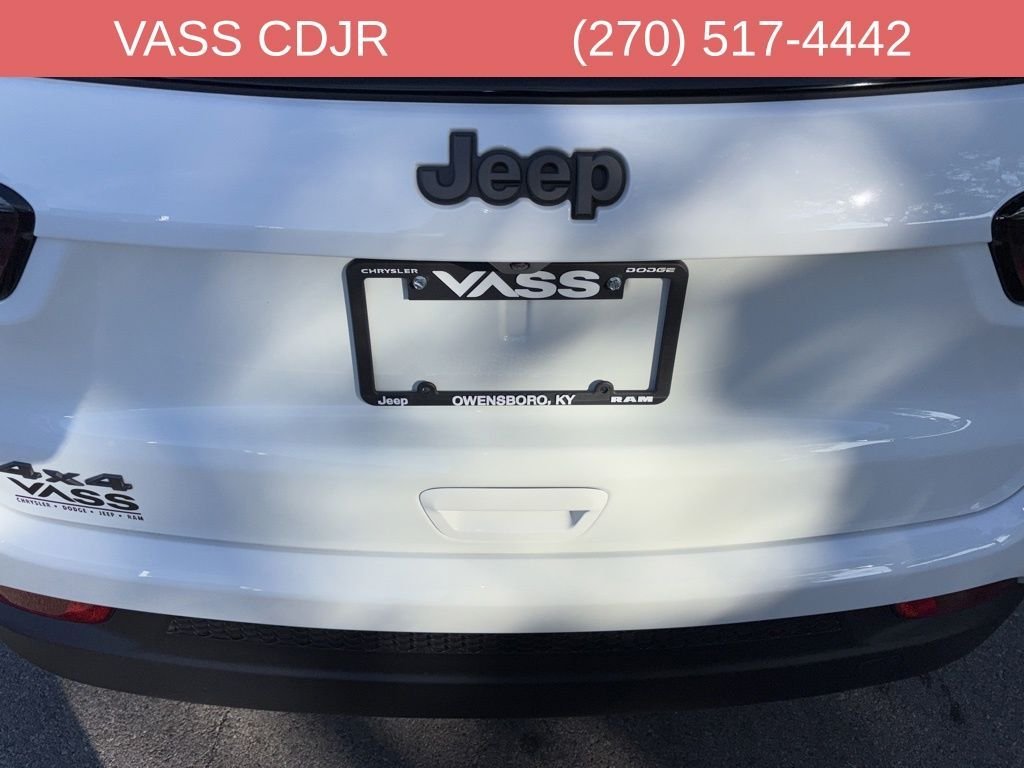 Certified Used 2026 White/off-white Jeep Latitude image 5