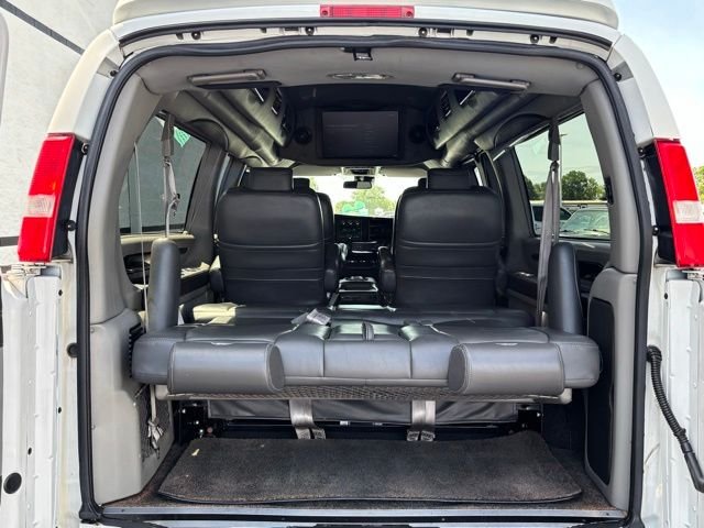 Used 2020 Summit White GMC Explorer Limited SE image 12