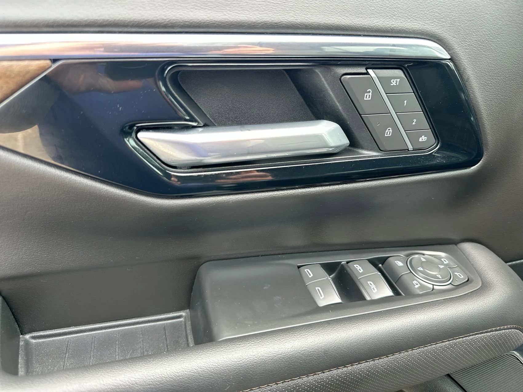 Used 2025 Black Chevrolet High Country image 13