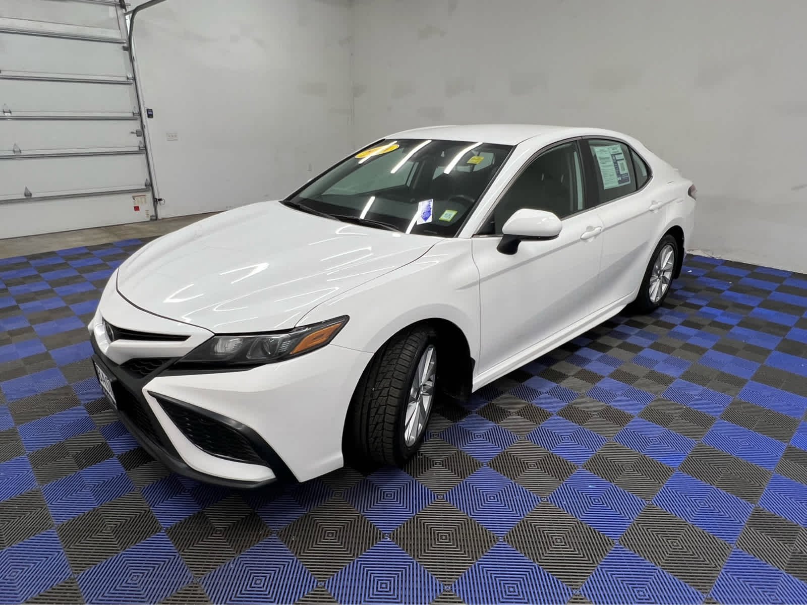 Used 2024 Ice Cap Toyota SE image 10