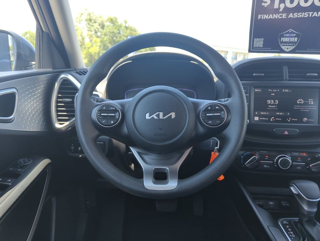 Used 2025  Kia LX image 17