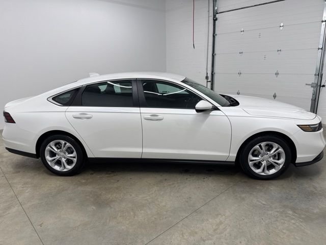 New 2026 Platinum White Pearl Honda LX image 4