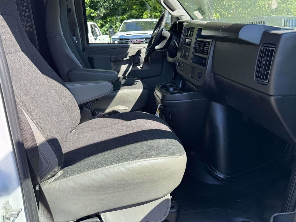 Used 2024 White GMC Work Van image 14