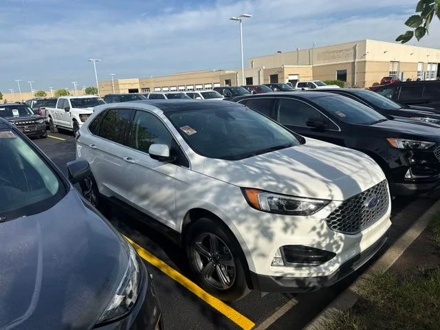 Used 2024 White Ford SEL image 3