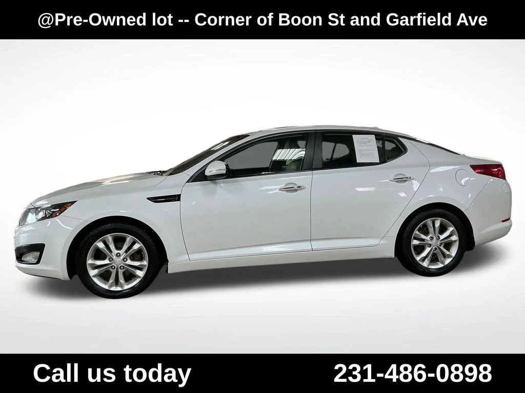 Used 2012 White Kia EX image 2