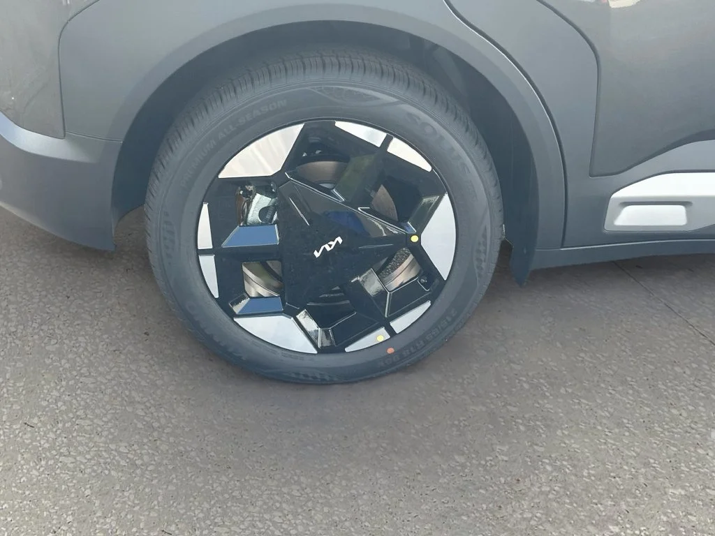New 2027 Interstellar Gray Kia S image 28