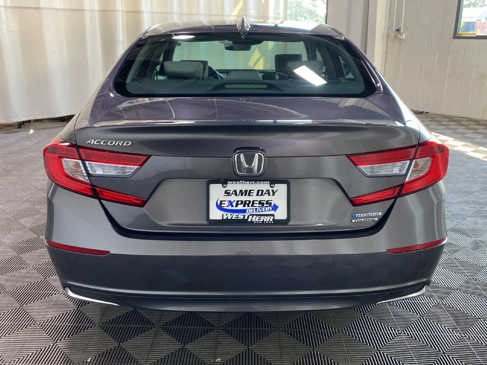 Used 2018 Modern Steel Metallic Honda Touring image 5