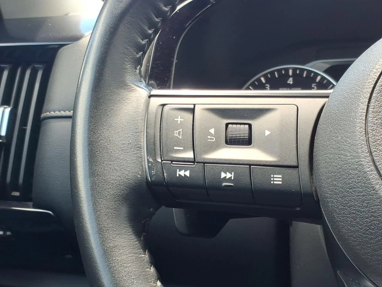Used 2024 Gun Metallic Nissan SV image 27
