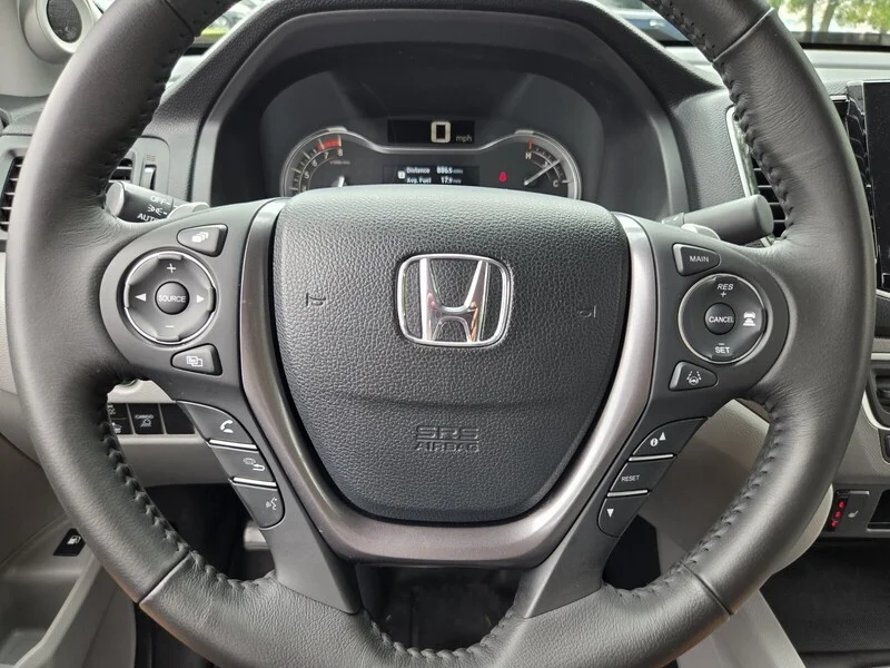 Used 2023 Modern Steel Metallic Honda RTL image 29